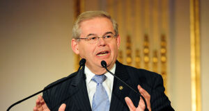 Επίσημα στο πακέτο του αμυντικού προϋπολογισμού των ΗΠΑ το νομοσχέδιο του Ρ. Μενέντεζ για την αμυντική συνεργασία ΗΠΑ-Ελλάδας