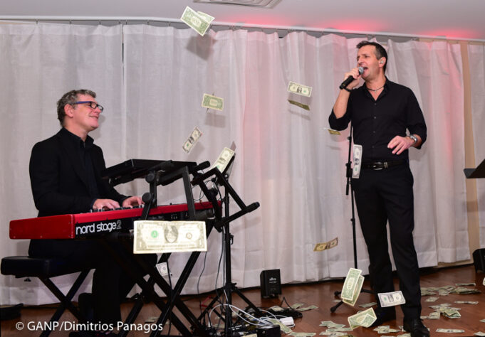 Ο Δημήτρης Μπάσης τραγούδησε για την Αγία Μαρκέλλα στο Wantagh