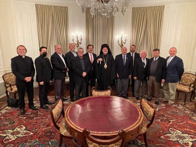 Συνάντηση του Αρχιεπισκόπου Ελπιδοφόρου με στελέχη των δύο πλευρών της Ομοσπονδίας – Συμβιβαστική λύση για την Παρέλαση του 2022