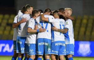 Έριξε “τριάρα” στη Δόξα (3-0) και πάτησε κορυφή ο Απόλλωνας