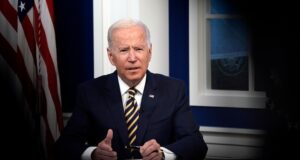 Ο Πρόεδρος Μπάιντεν ζήτησε από την Επιτροπή Εμπορίου να εξετάσει γιατί αυξάνεται η τιμή της βενζίνης