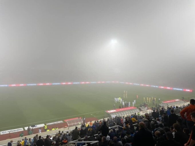 Ορατότης μηδέν και διακοπή στο ΑΠΟΕΛ-Ομόνοια