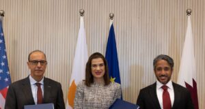 Υπογράφηκε το συμβόλαιο για αδειοδότηση του Τεμαχίου 5 της ΑΟΖ σε ExxonMobil και Qatar Energy