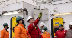 Η Υπουργός Ενέργειας Νατάσα Πηλείδου στο “Stena Forth” – Ενημερώθηκε για την πρόοδο της γεώτρησης αξιολόγησης “Γλαύκος-2”