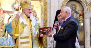 Το Κλειδί της πόλης του Τάρπον Σπρινγκς στον Αρχιεπίσκοπο Ελπιδοφόρο