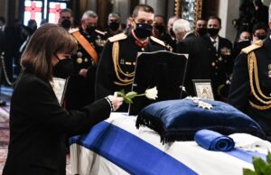 Το “ύστατο χαίρε” στον Χρήστο Σαρτζετάκη