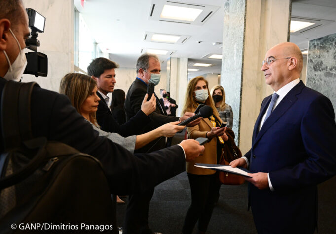 Dendias: ‘Greece fully committed to alleviating the suffering of civilians in Mariupol’