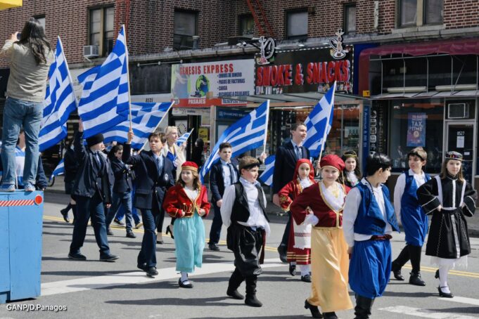 Για 2η χρονιά η παρέλαση των μαθητών του Ημερήσιου Σχολείου “Δημήτριος & Γεωργία Καλοειδή” στο Μπρούκλυν