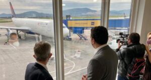 Greek Tourism Minister announces new travel links with the U.S.