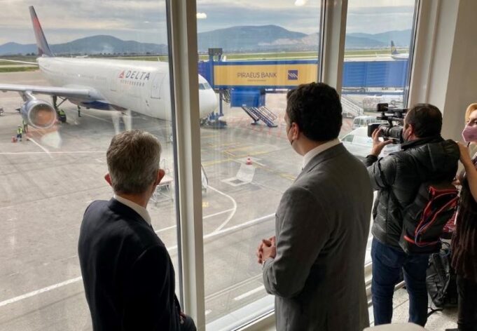 Greek Tourism Minister announces new travel links with the U.S.