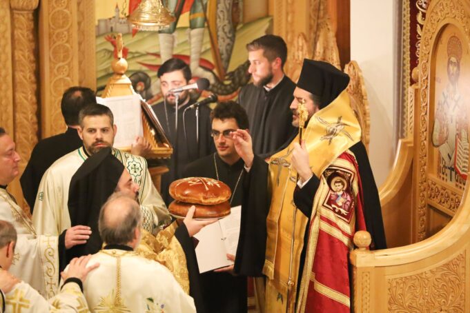 Ο Επίσκοπος Απόστολος στα ονομαστήρια του Αγίου Αθανασίου στο Παράμους