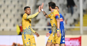 ΑΠΟΕΛ – Ανόρθωση 2-1: Πρώτο βήμα γαλαζοκίτρινο