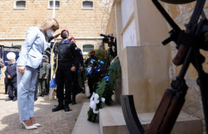 Ύψιστος στόχος η επανένωση και απελευθέρωση της Κύπρου, δήλωσε η ΠτΒ στα Φυλακισμένα Μνήματα