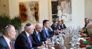 Τη στρατηγική συνεργασία Κύπρου-Ισραήλ-Ελλάδας συζήτησε ο Φωτίου με οργανώσεις από τις ΗΠΑ