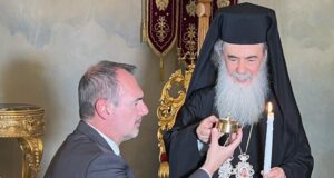 Α. Κατσανιώτης: Η Αφή του Αγίου Φωτός λειτουργεί λυτρωτικά για την πίστη όλης της Χριστιανοσύνης