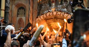 Με λαμπρότητα η τελετή Αφής του Αγίου Φωτός στα Ιεροσόλυμα