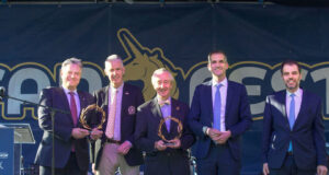 Athens Μayor delivers Marathon wreaths to Boston Athletic Association