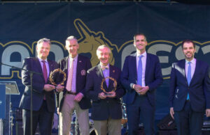 Τα Eλληνικά στεφάνια για τους νικητές του 126ου Μαραθωνίου της Βοστώνης παρέδωσε ο Δήμαρχος Αθηναίων