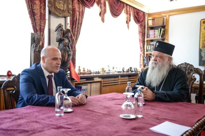 Συνάντηση πρωθυπουργού – Αρχιεπισκόπου στα Σκόπια μετά την αναγνώριση της Εκκλησίας της χώρας από το Οικουμενικό Πατριαρχείο