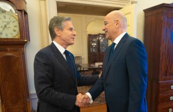 Επίσκεψη Μπλίνκεν στην Αθήνα: Αμυντική συνεργασία και ενεργειακή ασφάλεια στο επίκεντρο – Ικανοποίηση για την ελληνική βοήθεια στην Τουρκία