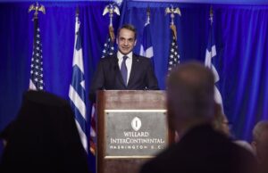 Greek PM Mitsotakis Speaks with US President-Elect Donald Trump, Invites Him to Greece