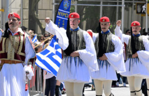 Με την Προεδρική Φρουρά και την Παλαιά Φιλαρμονική Κέρκυρας η έπαρση της Γαλανόλευκης στο Bowling Green