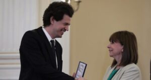 Επίδοση Παρασήμων από την Πρόεδρο της Δημοκρατίας σε Ελληνοαμερικανούς καθηγητές