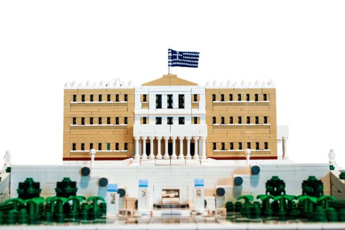 Έφτιαξε με περίπου 5000 lego το κτίριο της Βουλής των Ελλήνων