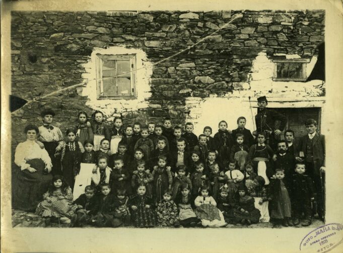 Ένα κουτί, μια υπόσχεση και μια δωρεά, φέρνουν κομμάτι της ιστορίας των πρωτοπόρων Βαλκάνιων κινηματογραφιστών αδερφών Μανάκη, στο Μουσείο Μακεδονικού Αγώνα