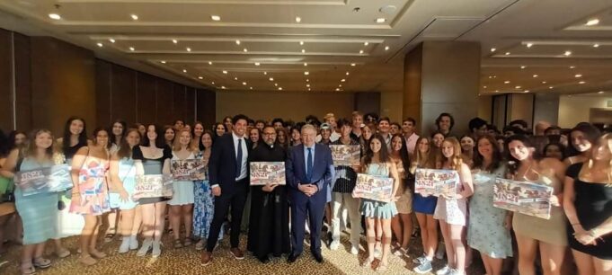 Συνάντηση Γ. Γ. Απόδημου Ελληνισμού με τα Ελληνόπουλα της Αμερικής από το Ιονικό Χωριό