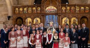 Μνημόσυνο για τους πεσόντες υπέρ της ελευθερίας της Κύπρου από τον Αρχιεπίσκοπο Μακάριο