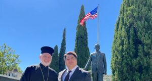 Συνάντηση Αρχιεπισκόπου Ελπιδοφόρου με τον Πρέσβη των ΗΠΑ, Τζορτζ Τσούνη, στην Αθήνα