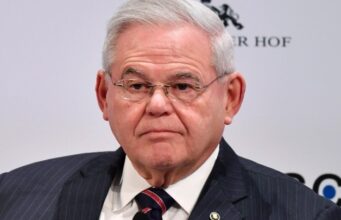 Ο γερουσιαστής Μενέντεζ κάλεσε τον Ερντογάν να σταματήσει αμέσως τις προκλήσεις στην Κύπρο