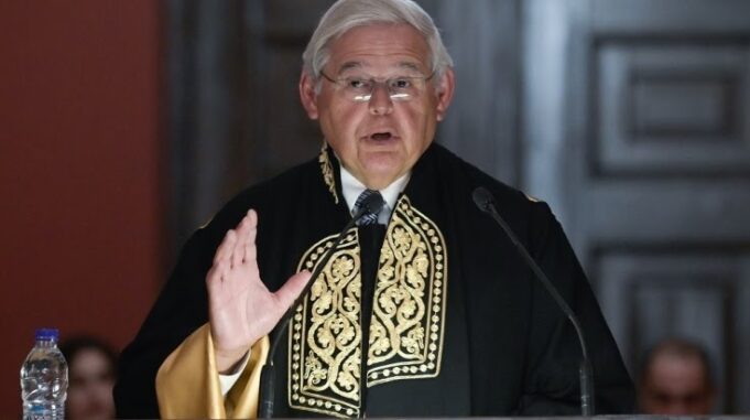 Ρόμπερτ Μενέντεζ: Η Τουρκία είναι η μεγαλύτερη απειλή στην Ανατολική Μεσόγειο