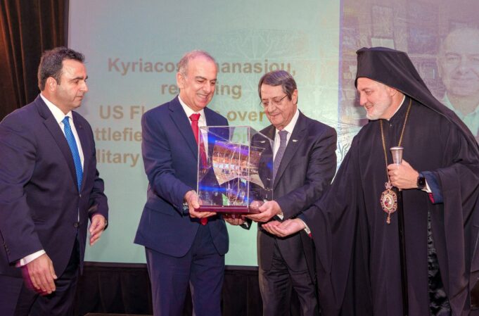 Πρόεδρος Αναστασιάδης: Κρατήστε τη σημαία και τα ιδανικά μας ψηλά