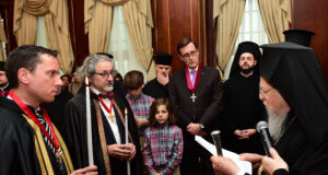 Ο Οικουμενικός Πατριάρχης χειροθέτησε Άρχοντες τους Ελληνοαμερικανούς γιατρούς Δρα Γεώργιο Σύρο και Δρα Ιωάννη Τόμας