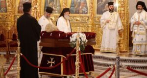 Σε λαϊκό προσκύνημα το σκήνωμα του Αρχιεπισκόπου Κύπρου