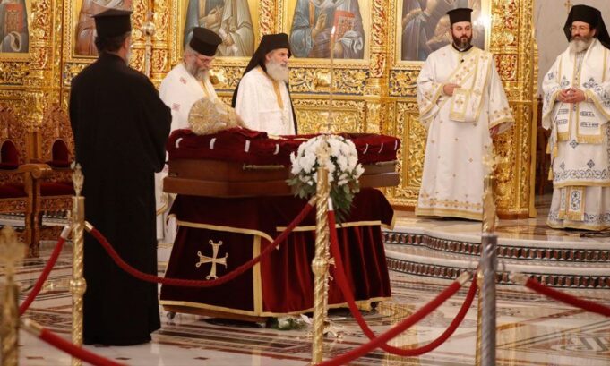 Σε λαϊκό προσκύνημα το σκήνωμα του Αρχιεπισκόπου Κύπρου