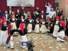 Λύρες και λαούτα “έντυσαν” μουσικά την Αστόρια στον ετήσιο χορό του συλλόγου Κρητών “Μίνωας”