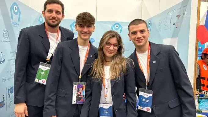 Aργυρό μετάλλιο για την ελληνική ομάδα Robocores στην Παγκόσμια Ολυμπιάδα Ρομποτικής, με το σύστημα Pop2See