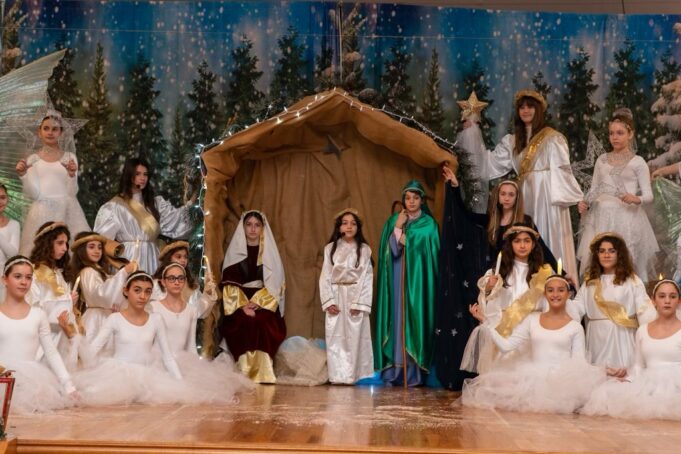 Μουσικοχορευτική πανδαισία στη χριστουγεννιάτικη γιορτή του Σχολείου του Αγίου Δημητρίου στην Αστόρια