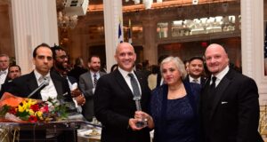 Οι Δικηγόροι βράβευσαν τον Εντυ Ζεμενίδη και απένειμαν τις ετήσιες υποτροφίες τους