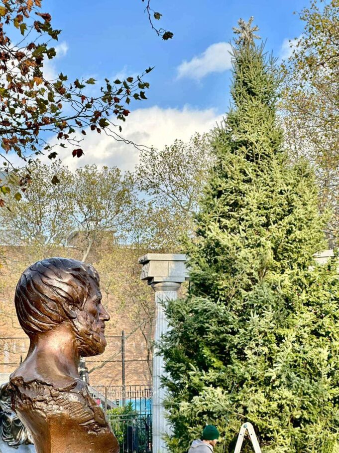 Απόψε η φωταγώγηση του Χριστουγεννιάτικου Δέντρου στην Πλατεία Αθηνών