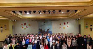 Greek American Youth Deliver Thanksgiving Meals to Families in Need