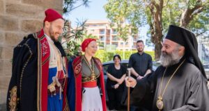 Κρήτες χοροδιδάσκαλοι και οργανοπαίχτες στον Αρχιεπίσκοπο Αυστραλίας