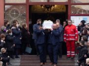 Θρήνος για την 34χρονη Αθηνά- Στην Κατερίνη η πρώτη κηδεία θύματος της τραγωδίας στα Τέμπη