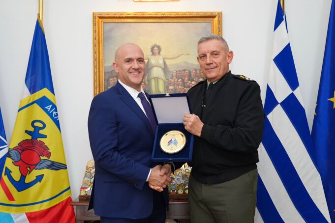 Συνάντηση αρχηγού ΓΕΕΘΑ με τον Εντι Ζεμενίδη, εκτελεστικό διευθυντή της HALC