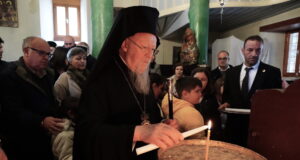 Πατριαρχικό τρισάγιο για τον Αρχιεπίσκοπο Ιάκωβο και τον Νίκο Μαγγίνα