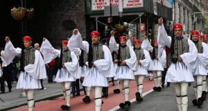 Το άγημα των Ευζώνων στον Άγιο Νικόλαο – Ιστορική παρέλαση στο νότιο Μανχάτταν