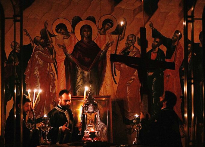 Ο Αρχιεπίσκοπος Ελπιδοφόρος στην Ακολουθία των Αγίων Παθών στο Μπρούκβιλ